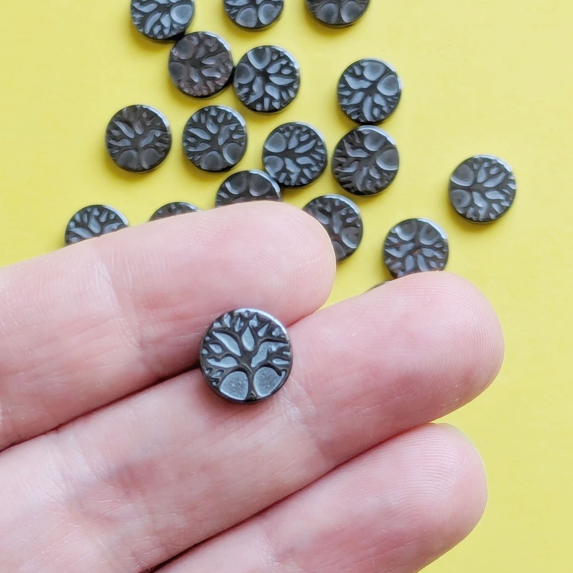 Breloque mini arbre de vie hématite