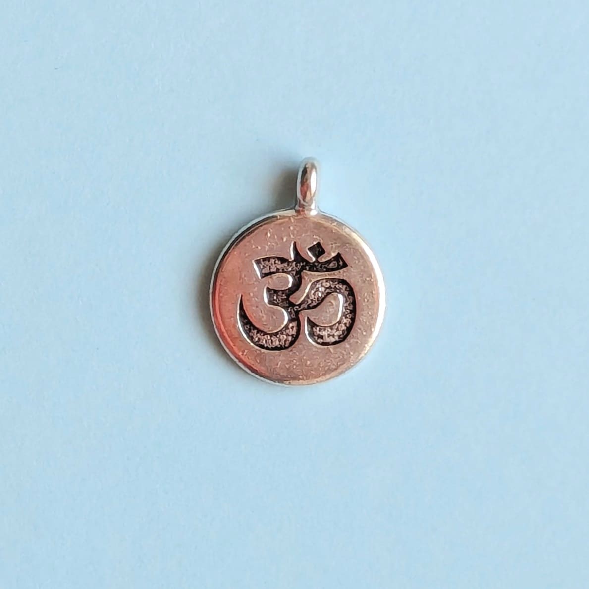 Breloque Om argenté