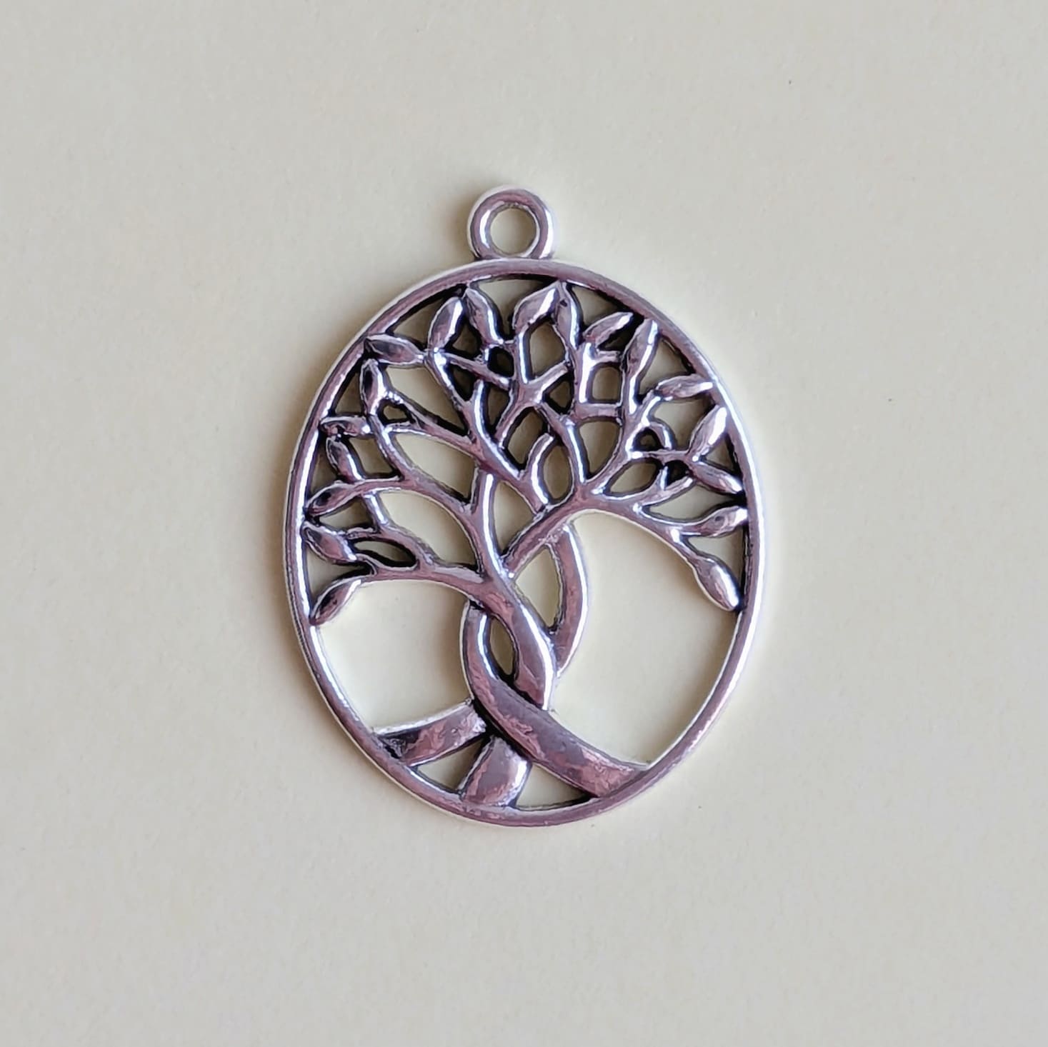 Breloque ovale arbre de vie argenté