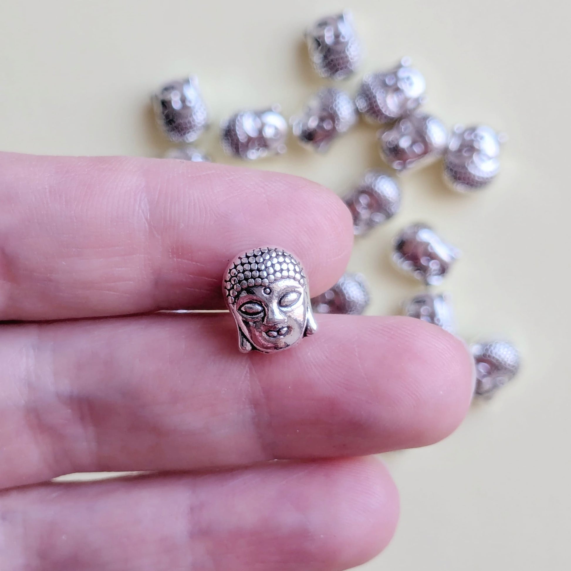 Tête de bouddha argenté